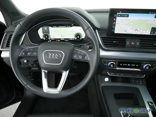 Audi Q5 view 10