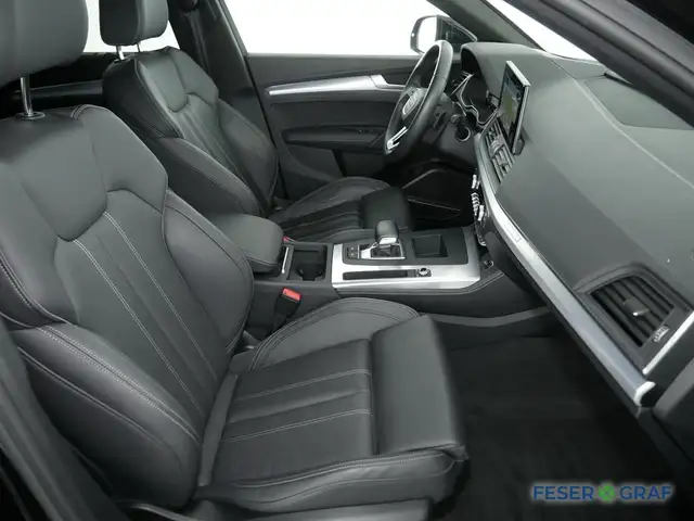 Audi Q5 view 4