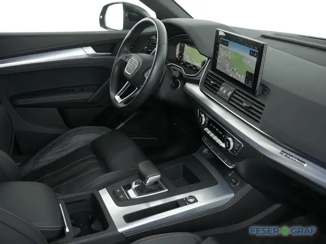 Audi Q5 view 3