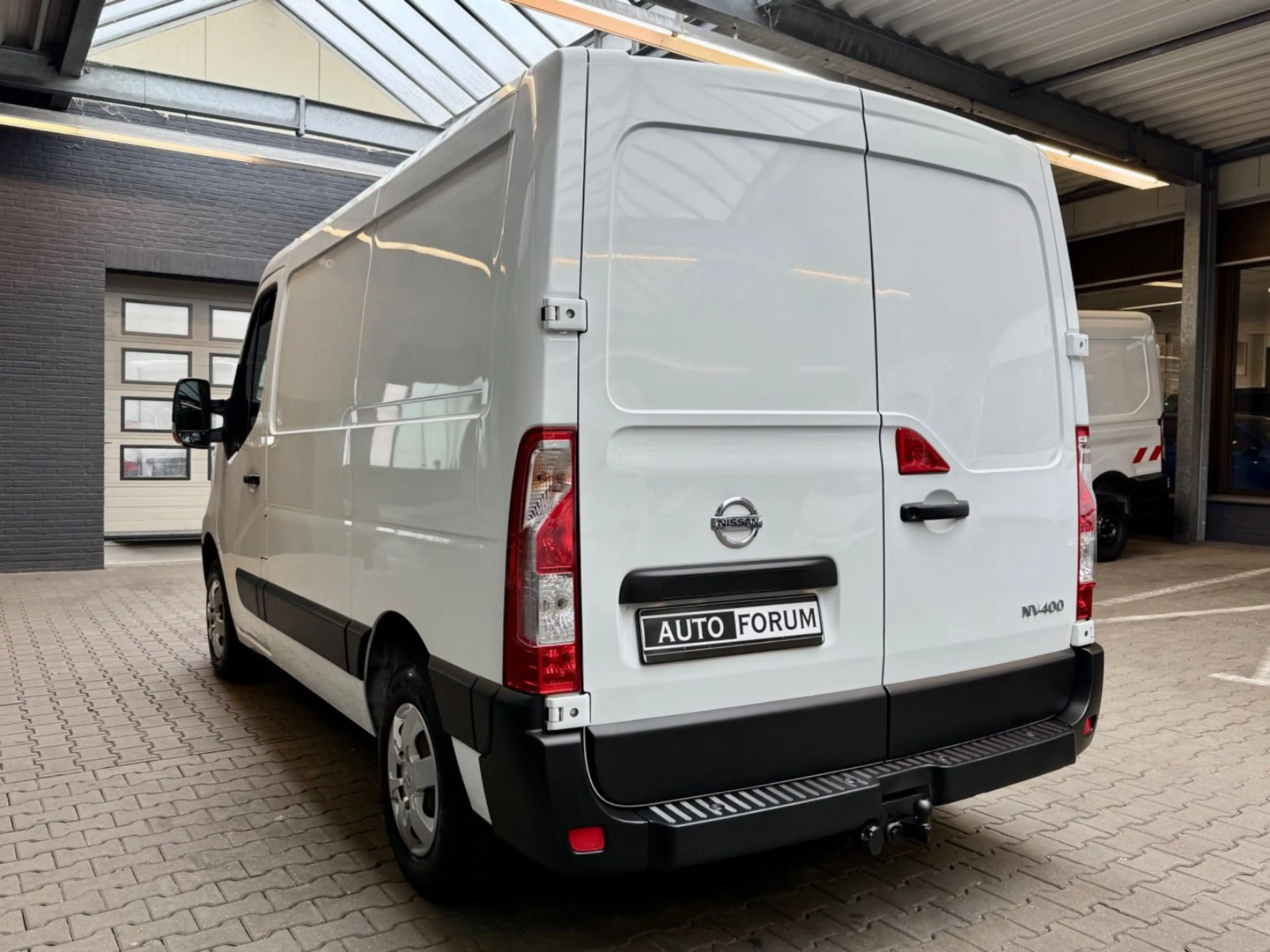 Nissan NV400 2.3 D L1H1 3,3t AHK KLIMA 3-SITZER USB — photo 4