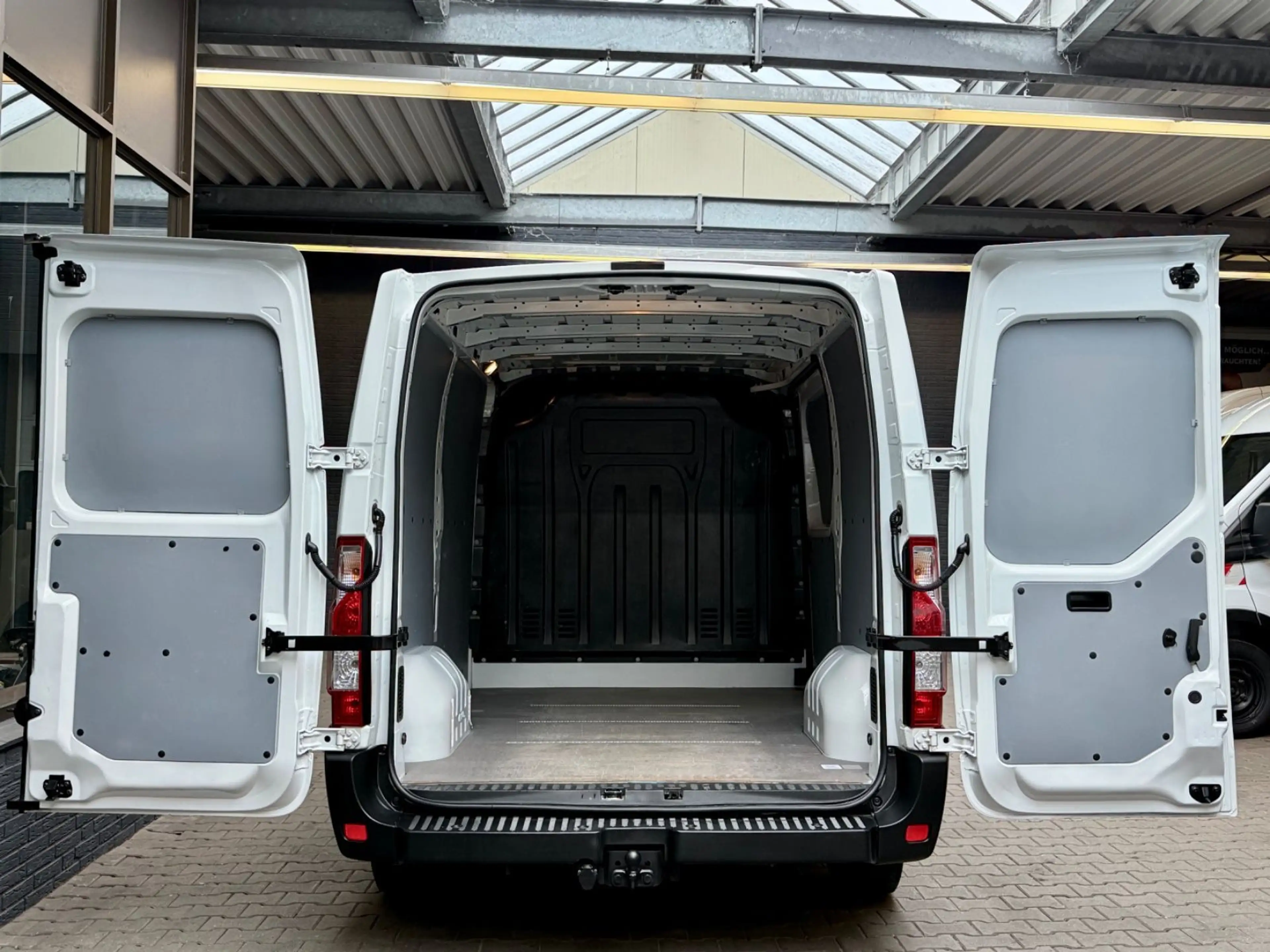 Nissan NV400 2.3 D L1H1 3,3t AHK KLIMA 3-SITZER USB — photo 6