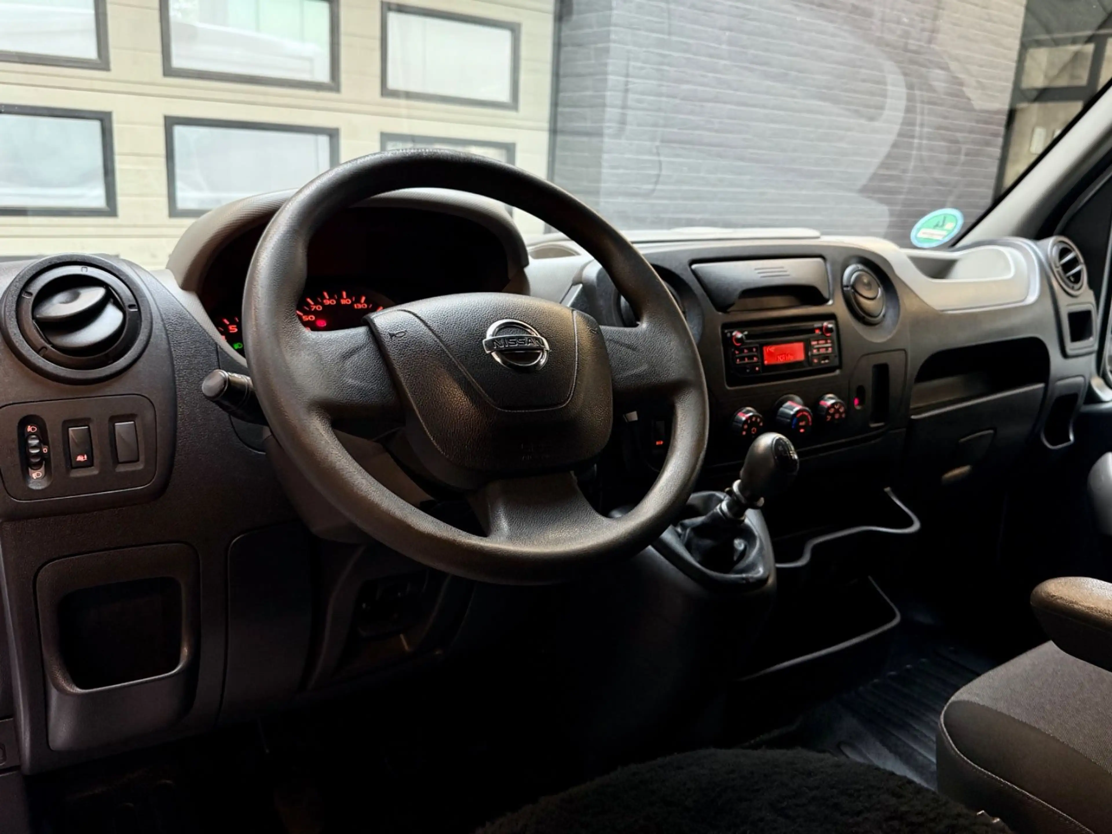 Nissan NV400 2.3 D L1H1 3,3t AHK KLIMA 3-SITZER USB — photo 14