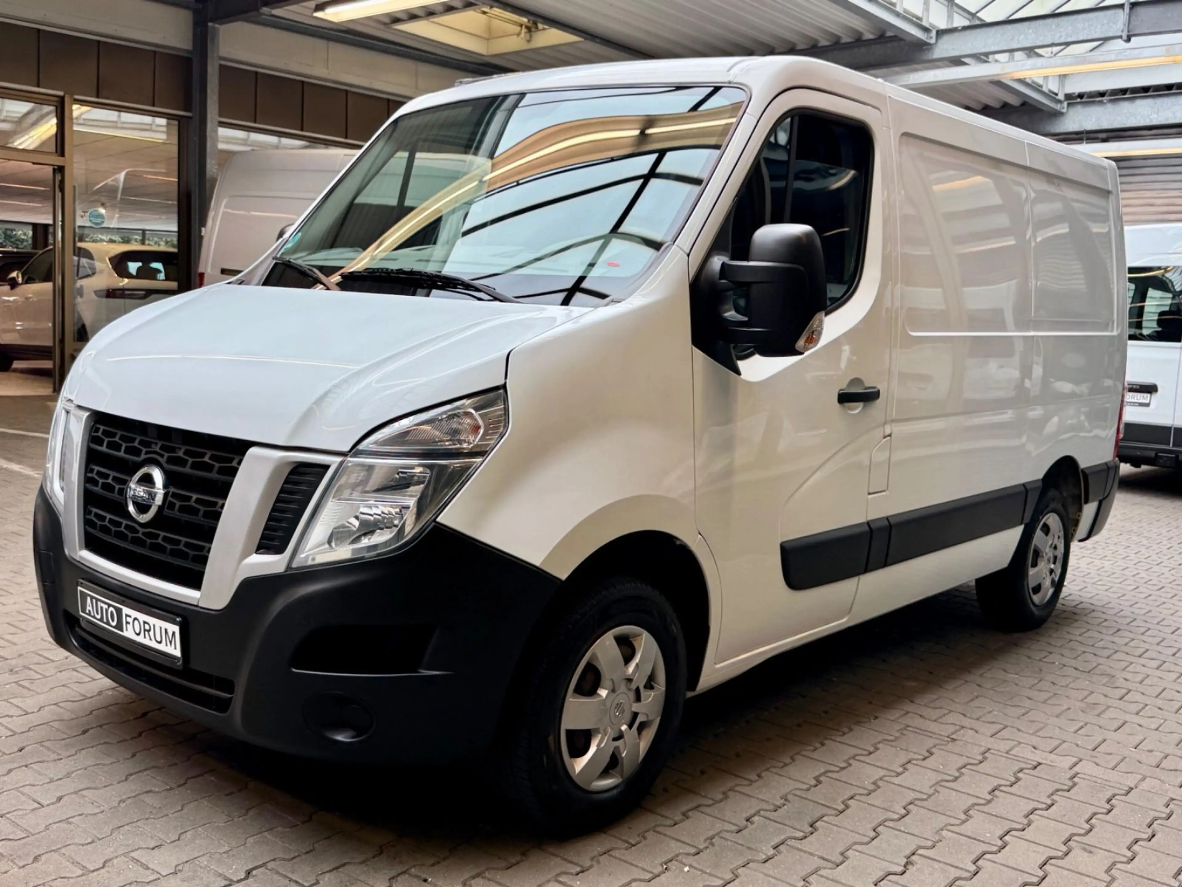 Nissan NV400 2.3 D L1H1 3,3t AHK KLIMA 3-SITZER USB — photo 2
