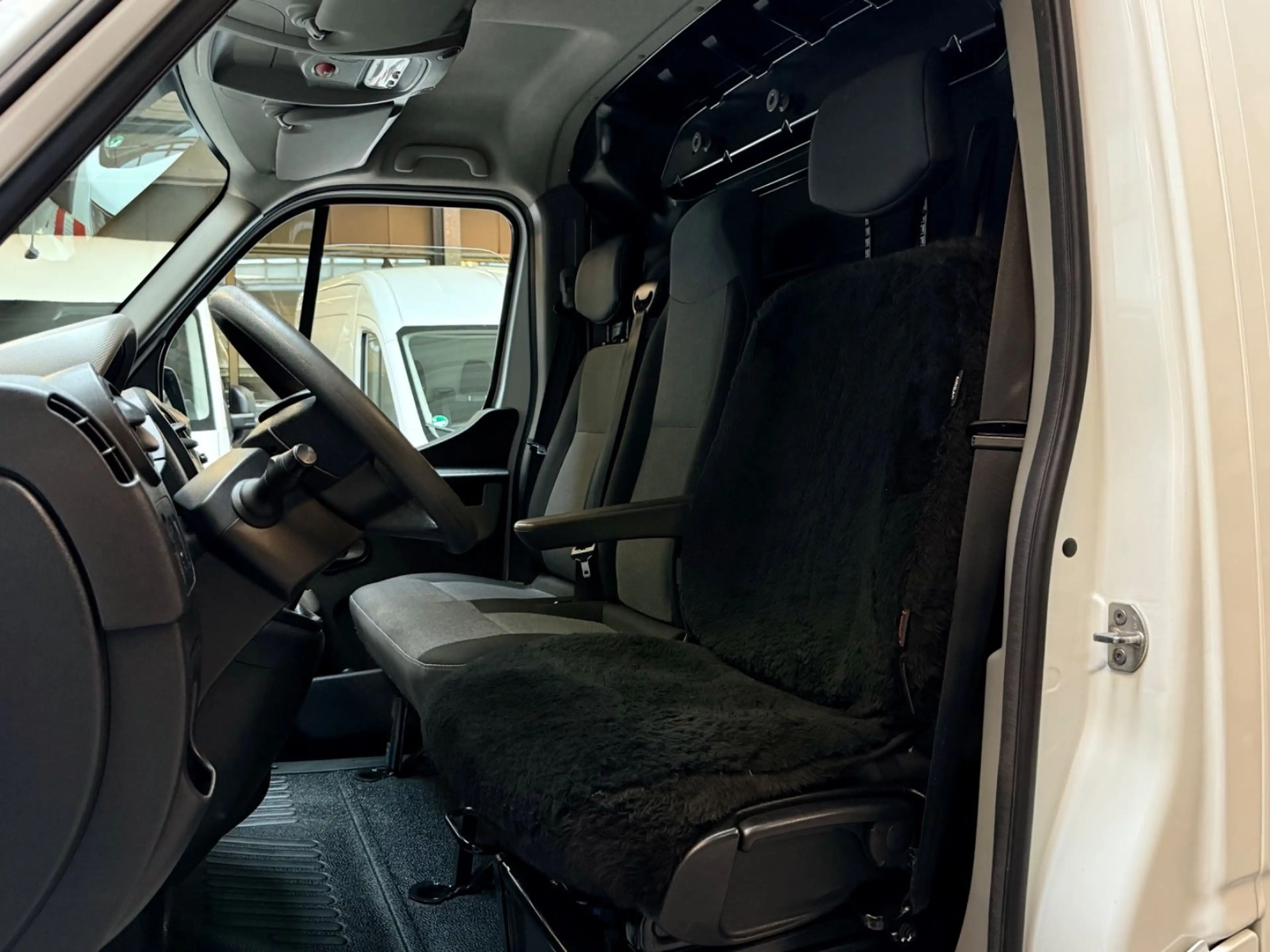 Nissan NV400 2.3 D L1H1 3,3t AHK KLIMA 3-SITZER USB — photo 13