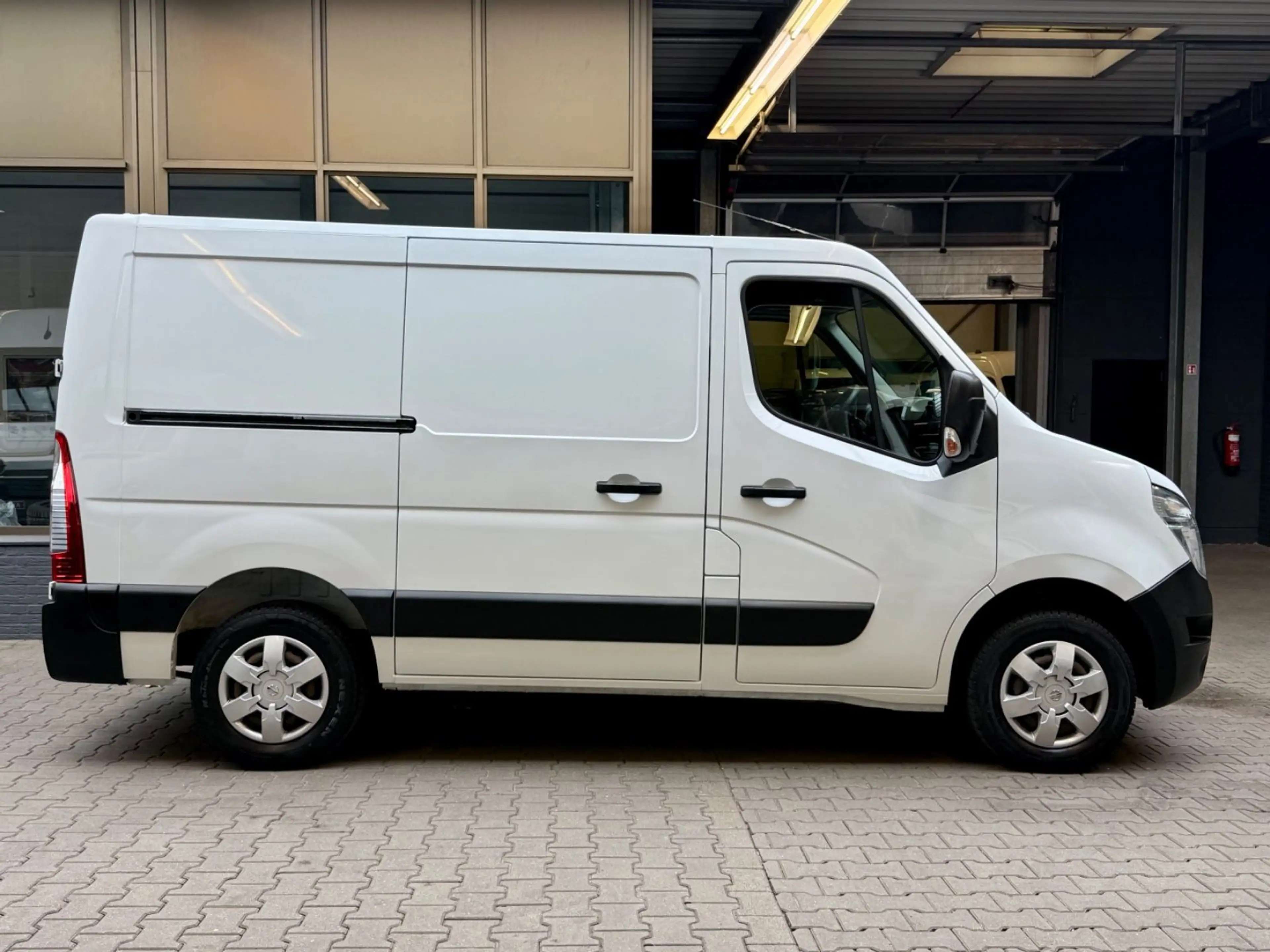 Nissan NV400 2.3 D L1H1 3,3t AHK KLIMA 3-SITZER USB — photo 9
