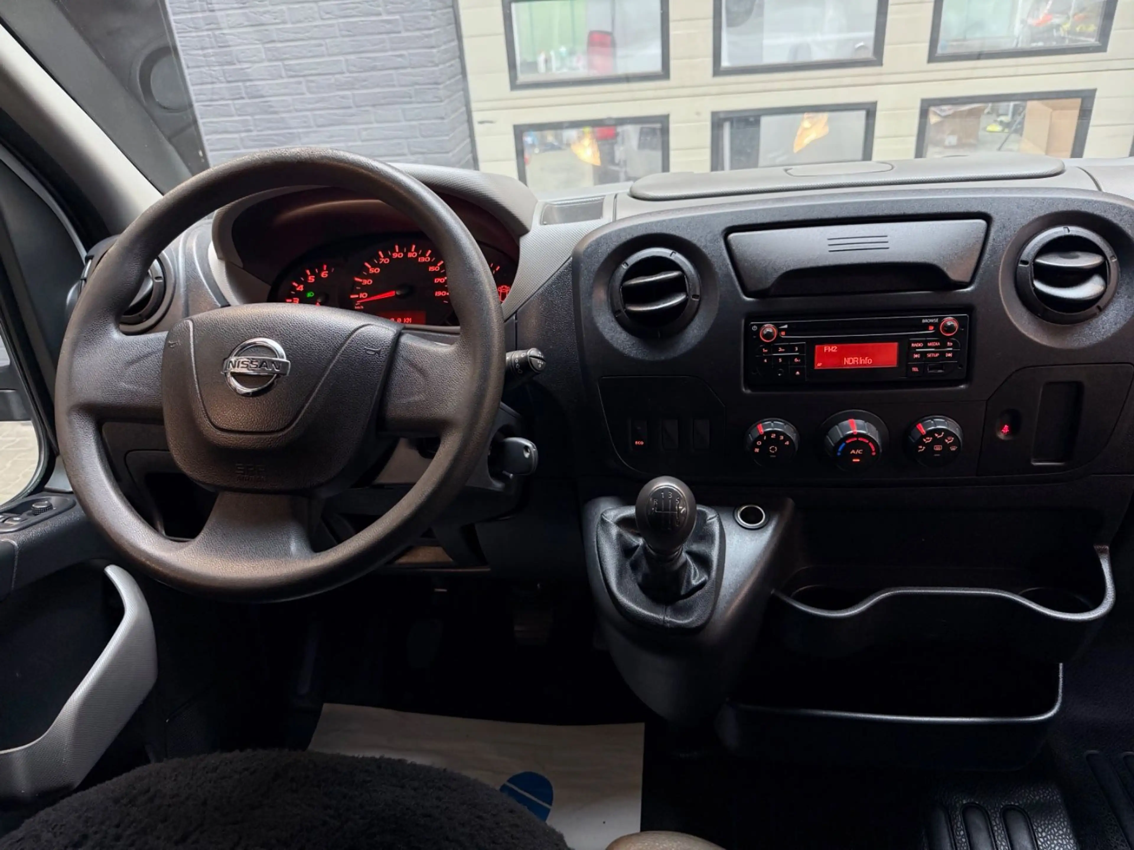 Nissan NV400 2.3 D L1H1 3,3t AHK KLIMA 3-SITZER USB — photo 15