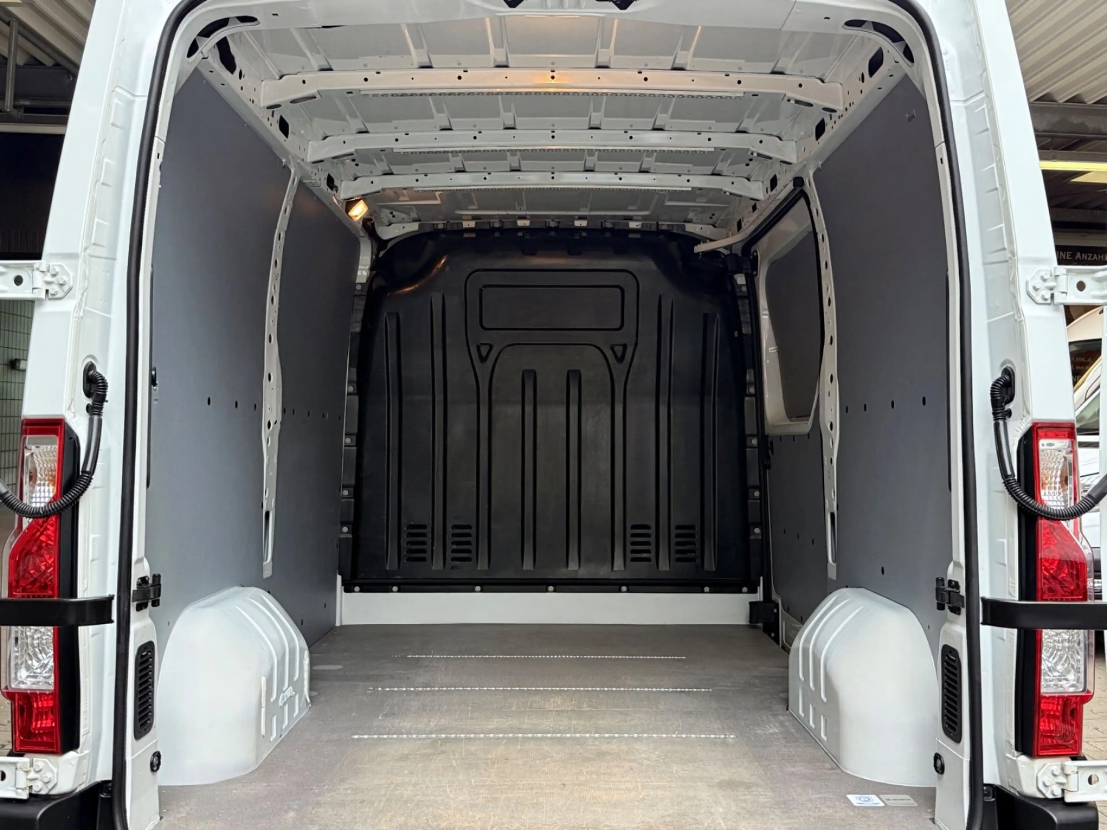 Nissan NV400 2.3 D L1H1 3,3t AHK KLIMA 3-SITZER USB — photo 7