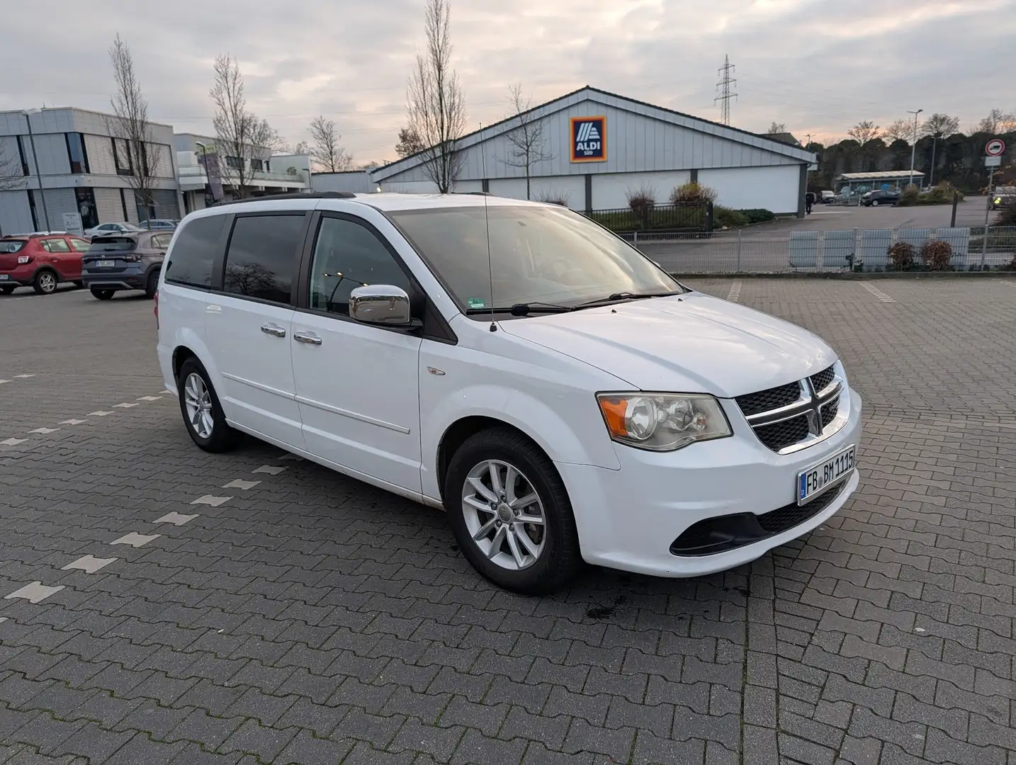 Dodge Grand Caravan 3,6 LPG BRC 7 Sitze Leder Weiß - 2