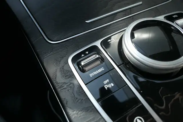 Mercedes-Benz C-Class view 17