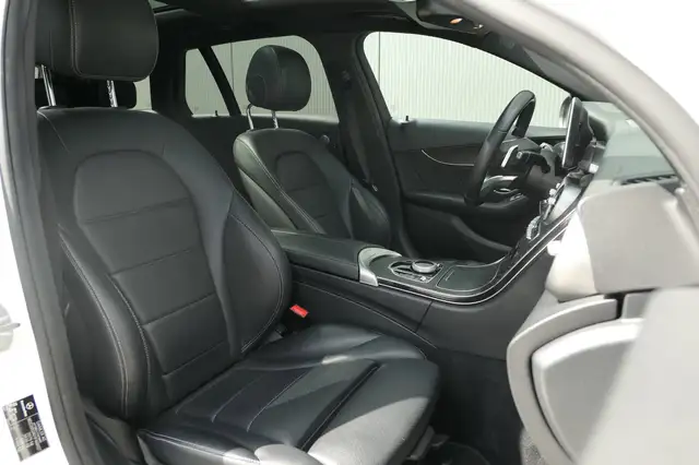 Mercedes-Benz C-Class view 27