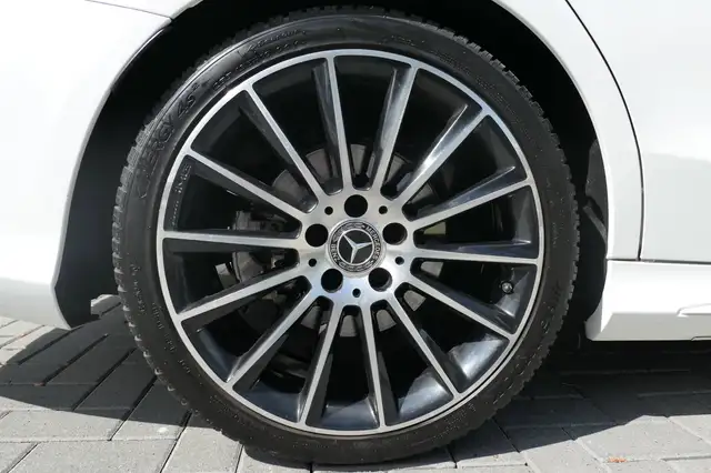 Mercedes-Benz C-Class view 13