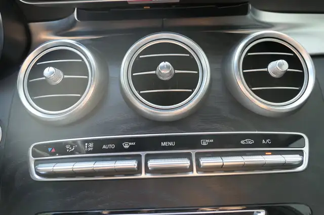 Mercedes-Benz C-Class view 22