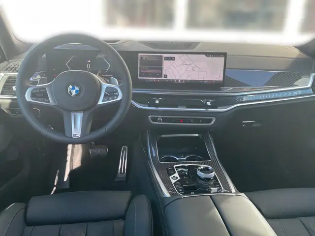 BMW X7 view 10