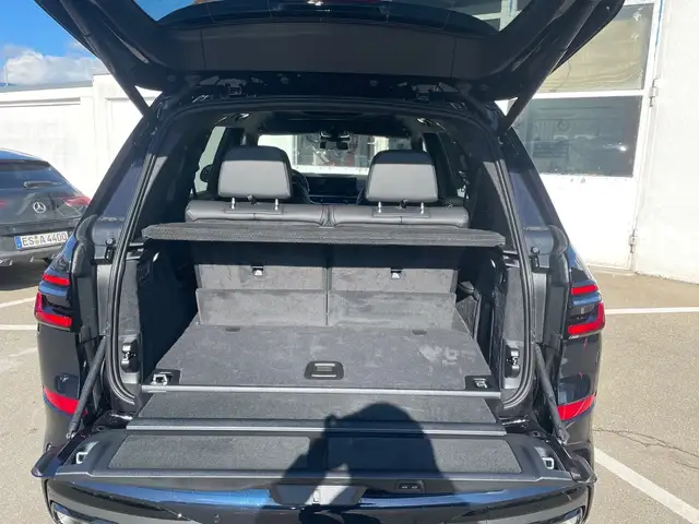 BMW X7 view 12