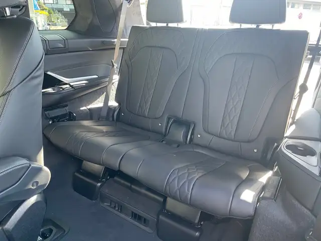 BMW X7 view 14
