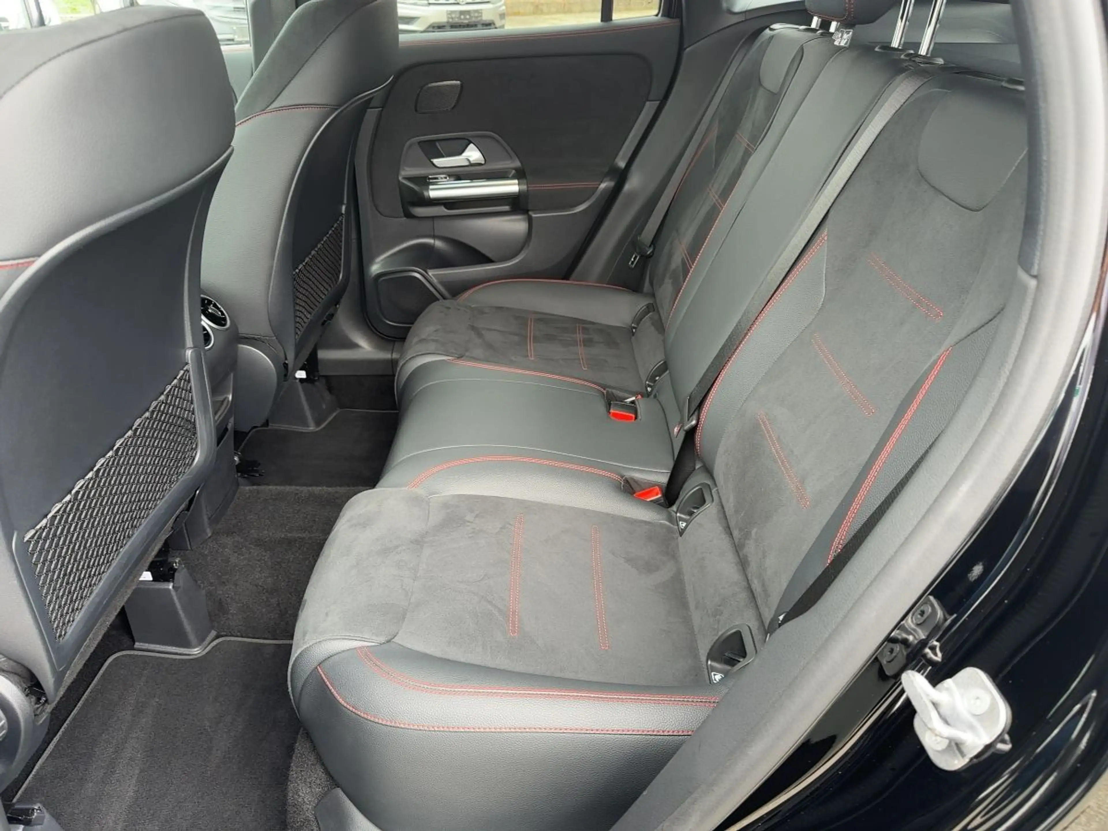 Mercedes-Benz GLA 180 Österreich-Edition AMG Line KeyGo PTS — photo 9