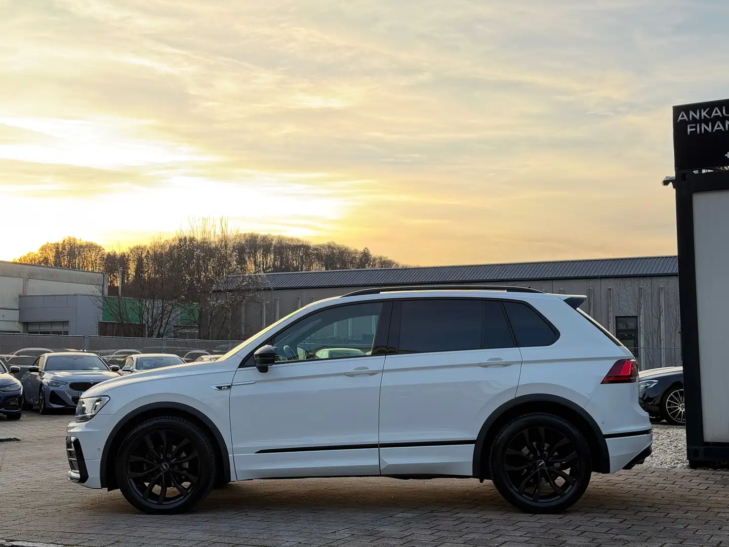 Volkswagen Tiguan Highline R-Line 2,0 TDI 4Motion Aut. Finanzierung Weiß - 2