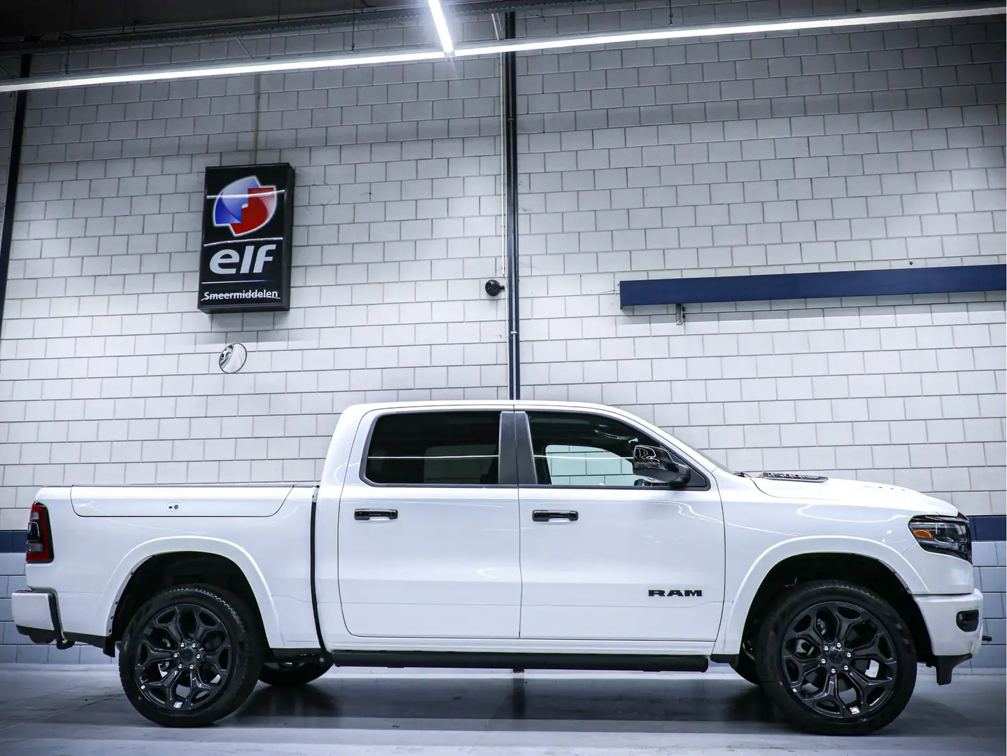 Dodge RAM 1500 Crew Cab Limited Night Edition Rambox | Digit Weiß - 2