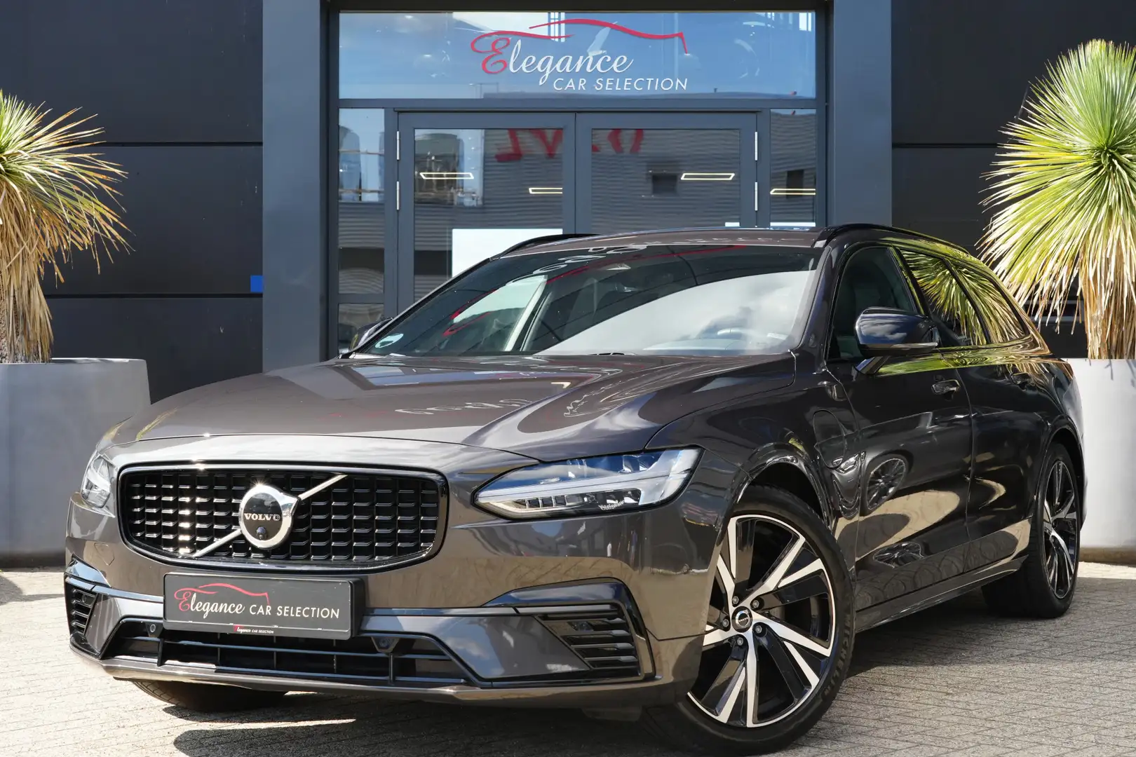 Volvo V90 2.0 T6 AWD R-Design 340pk Panoramadak/Stoelverwarm Gris - 1