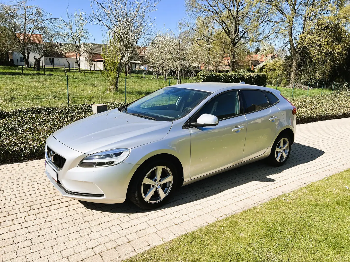 Volvo V40 V40 T2 Kinetic Zilver - 1
