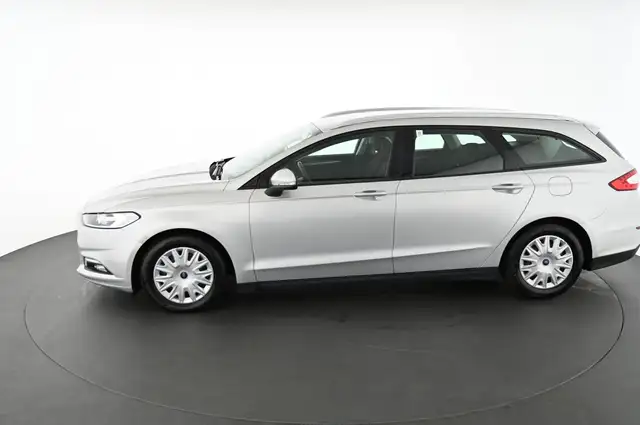 Ford Mondeo view 5