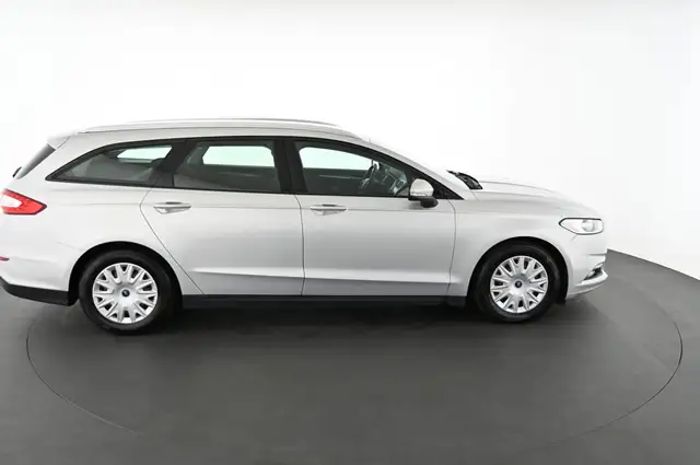 Ford Mondeo view 6