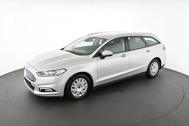 Ford Mondeo view 3