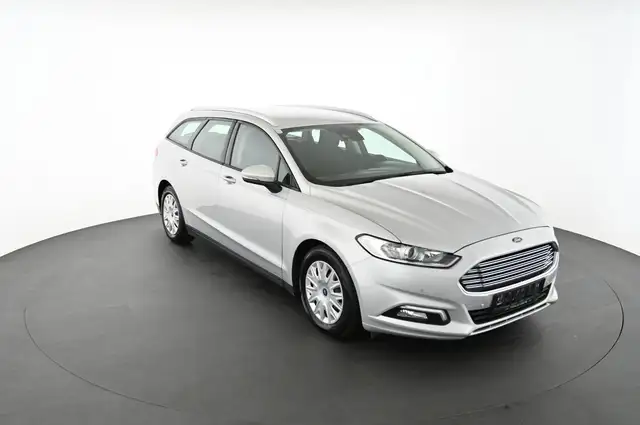 Ford Mondeo view 10