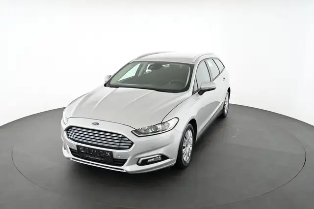 Ford Mondeo view 11