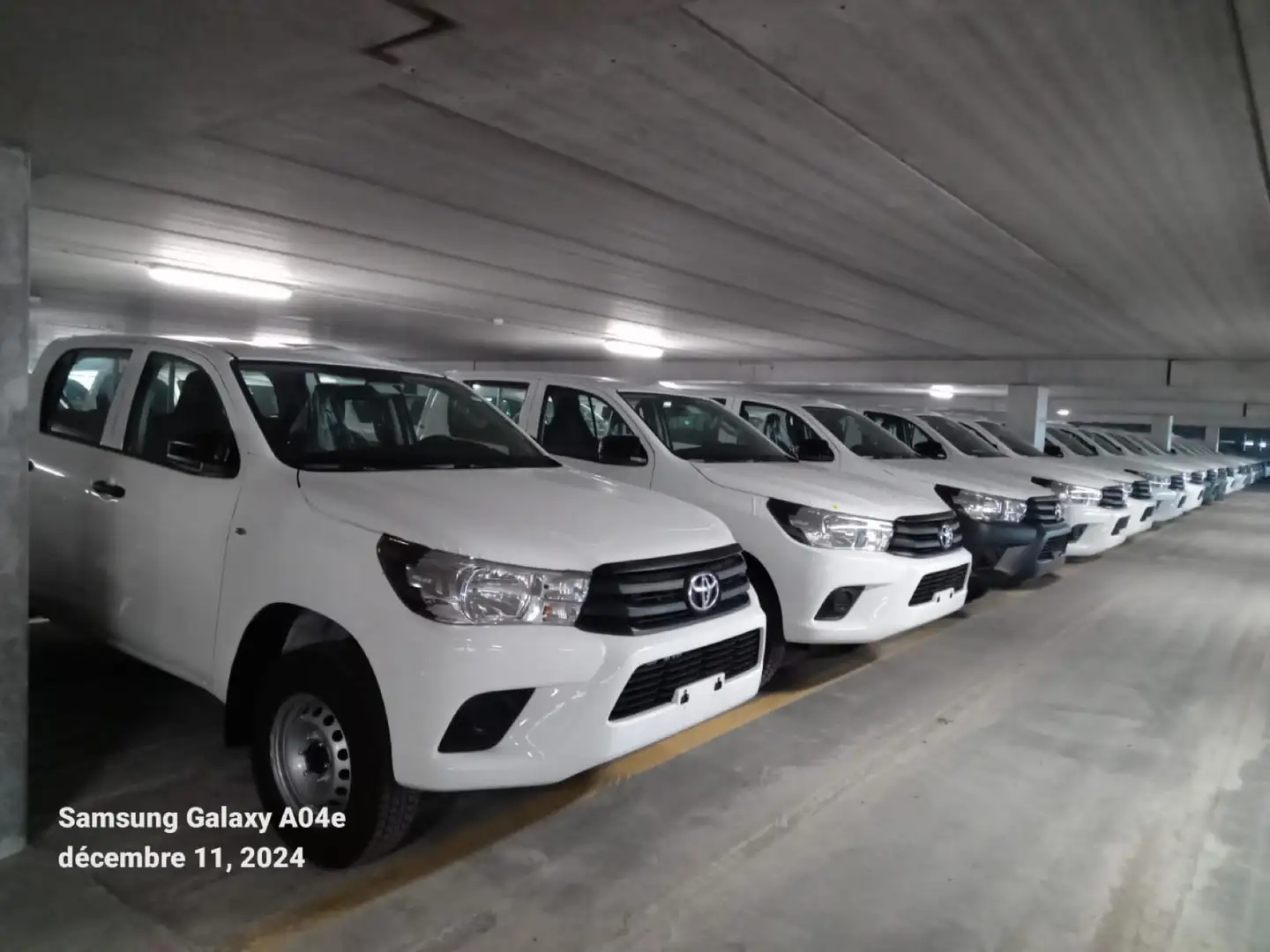 Toyota Hilux HILUX 2.4 diesel double cabine 4*4 Bílá - 1