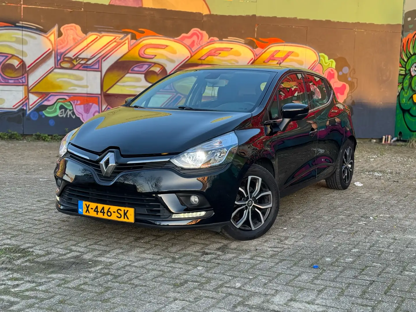 Renault Clio 0.9 TCe Limited Zwart - 1