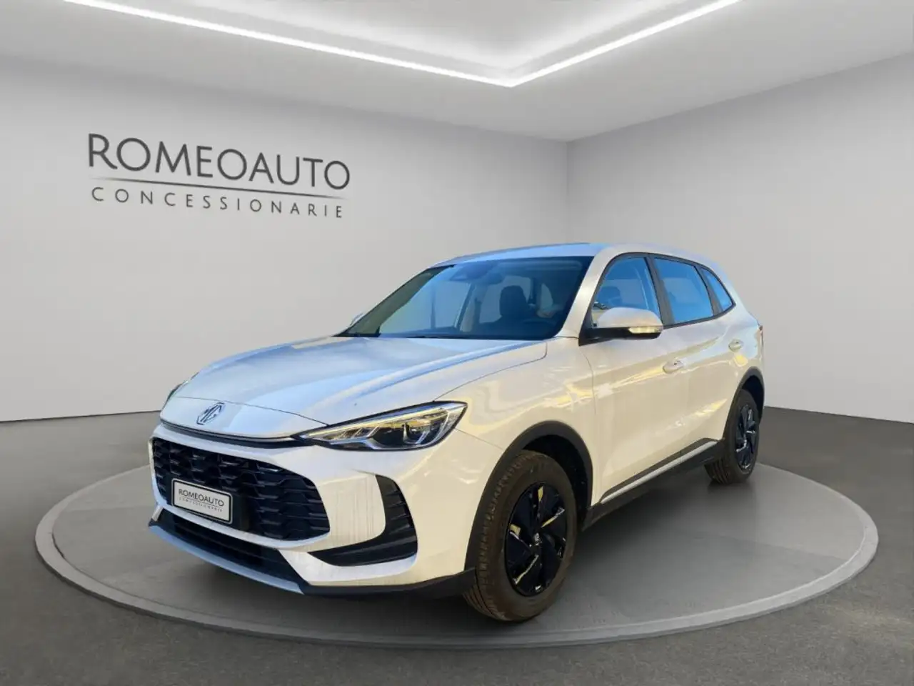 MG ZS 1.5 Benzina Standard . 10.000 A TASSO 0% 2026 — миниатюра 1