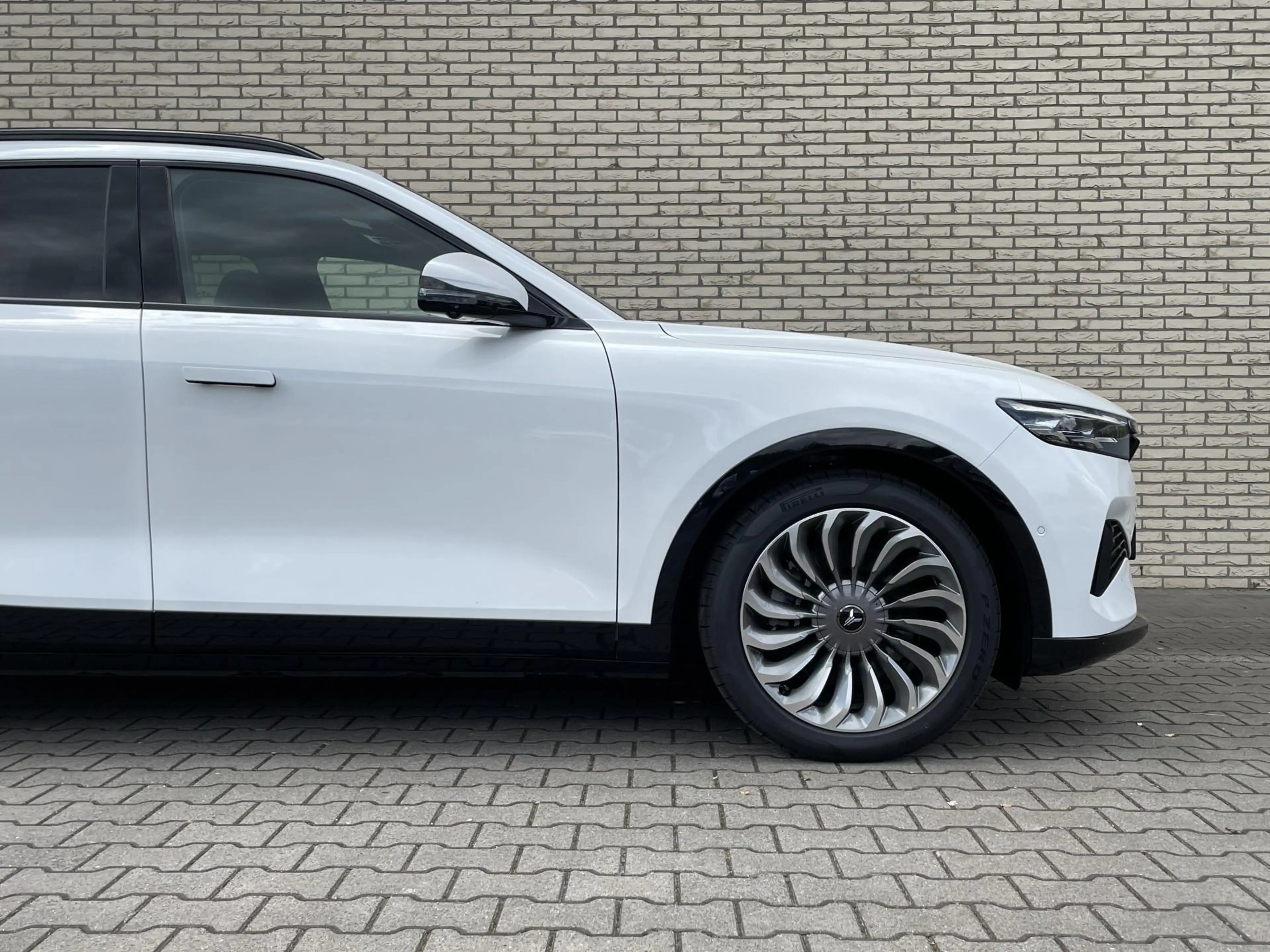 Voyah Free Flagship 4WD 106 kWh l Black Line l Smart Panorama — photo 7