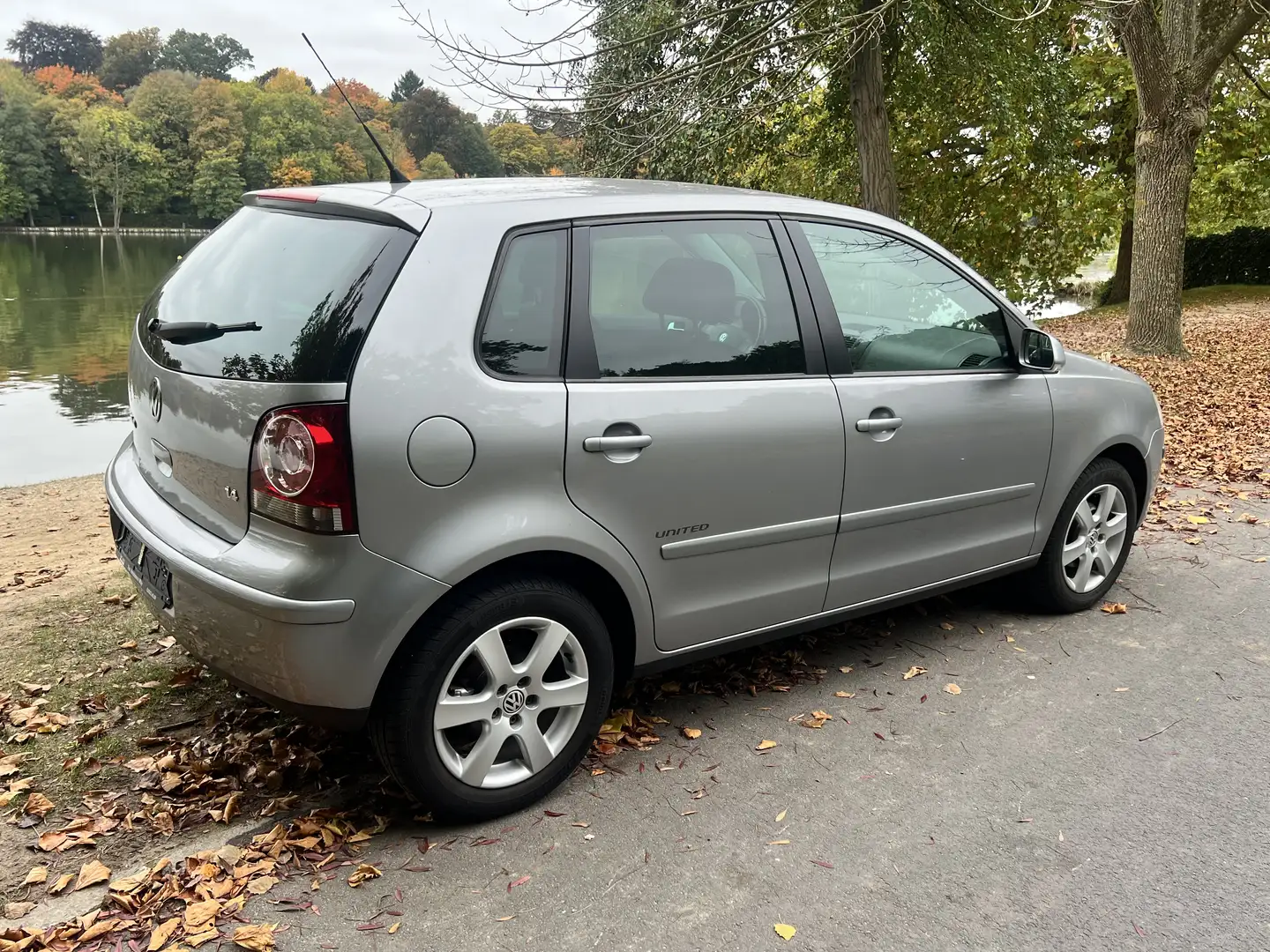 Volkswagen Polo Polo 1.4 UNITED Gris - 2