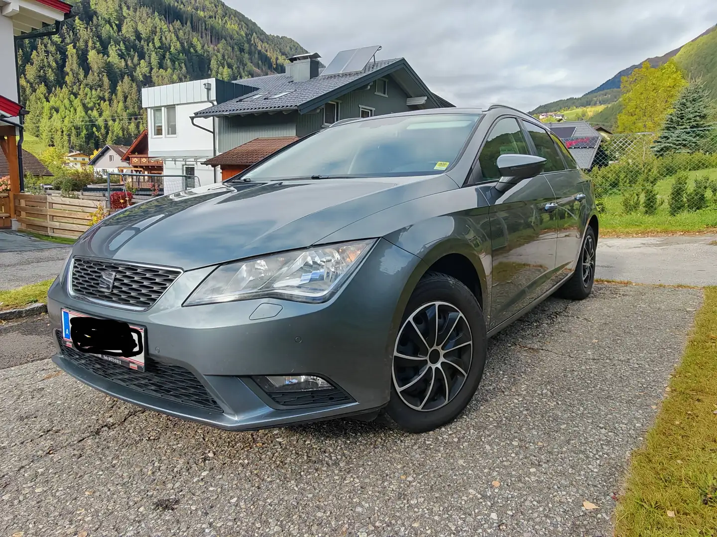 SEAT Leon Leon ST Style 1,6 TDI CR Start-Stop Style Grau - 2