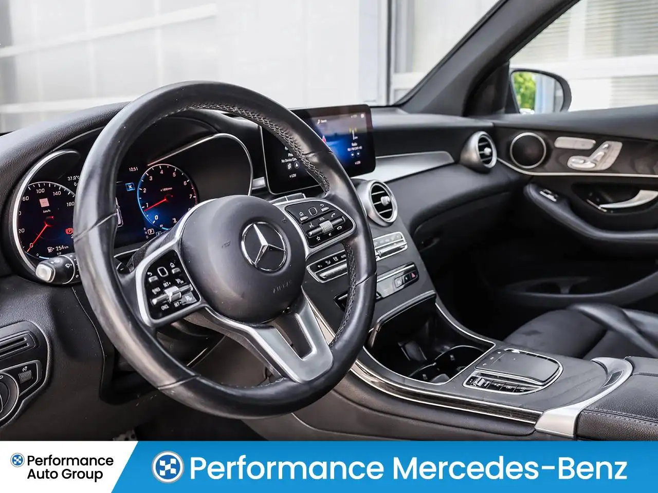 Mercedes-Benz GLC снимка Mercedes-Benz GLC