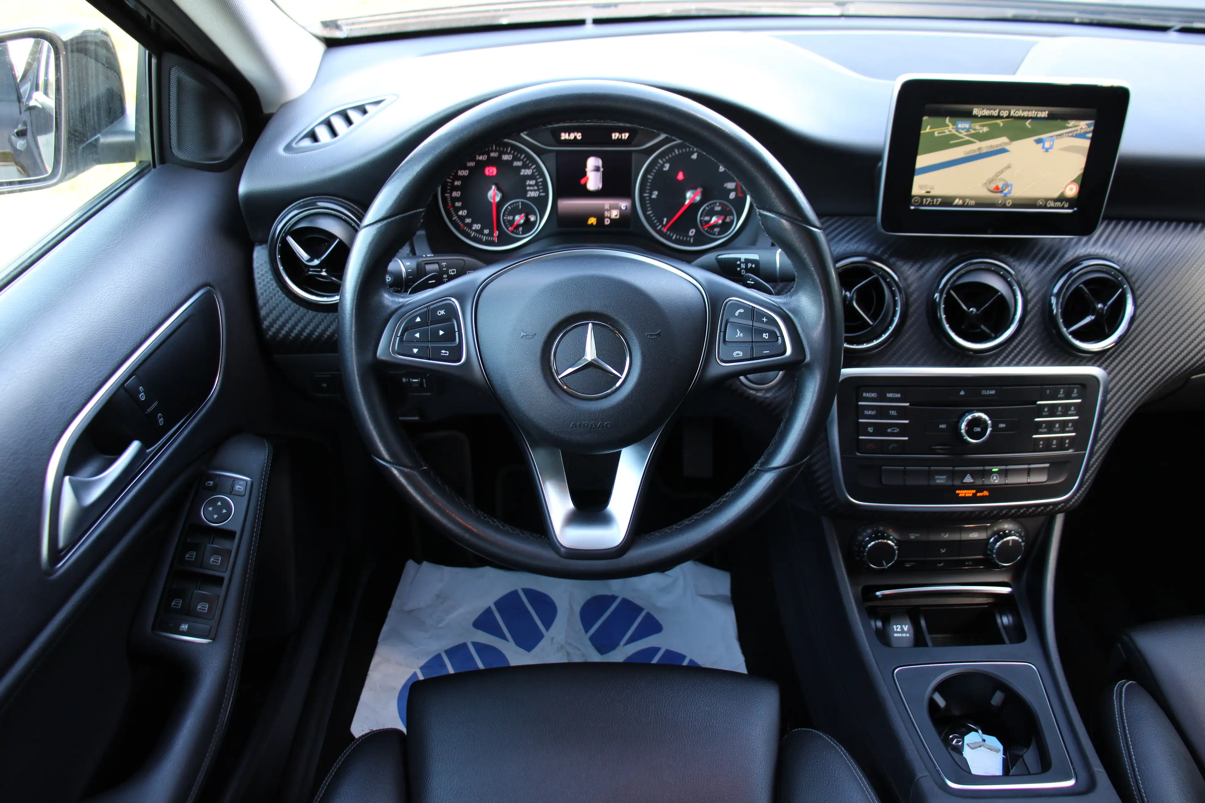 Mercedes-Benz GLA 180 180D Automaat *LEDER*CAM*NAVI* — photo 15