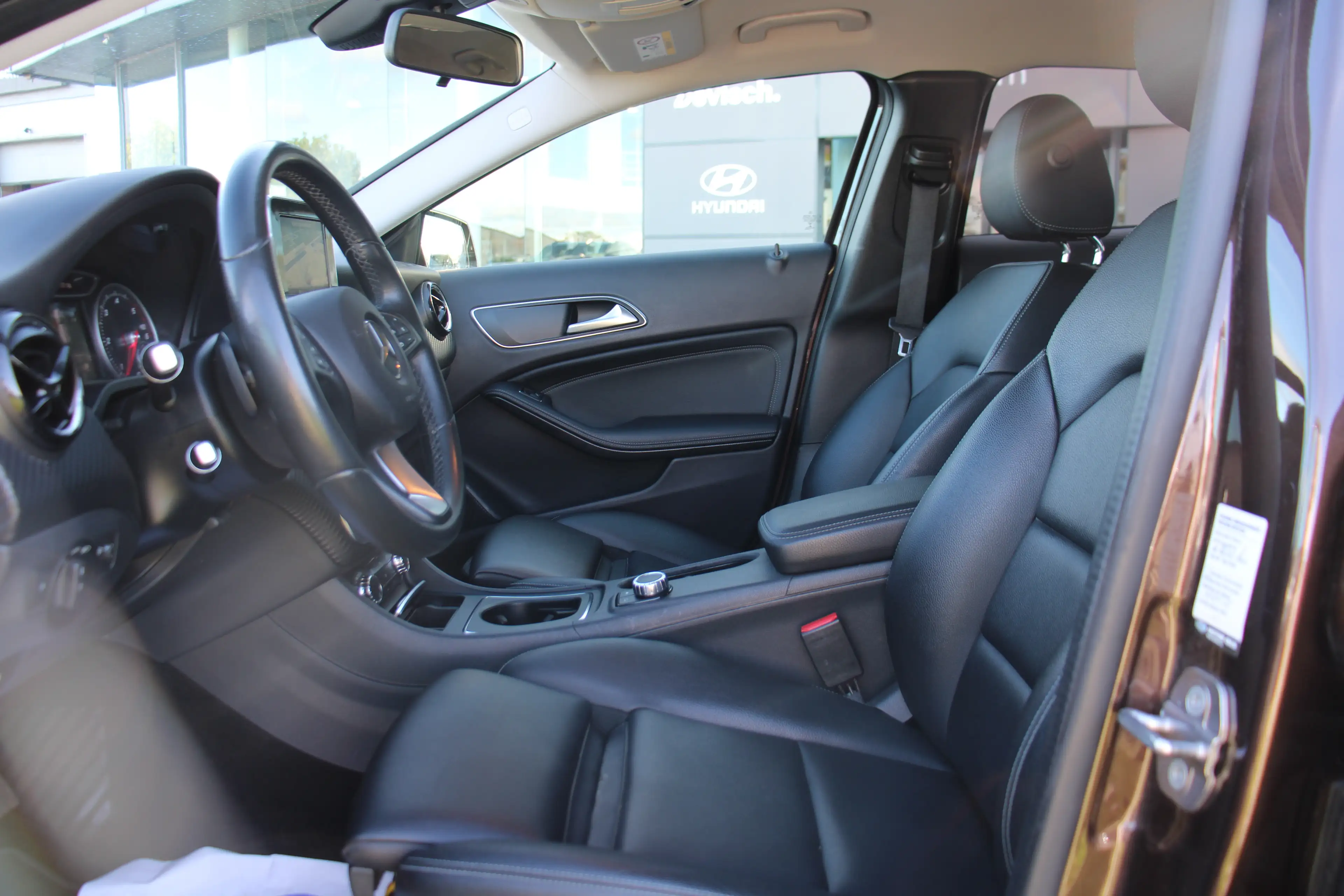 Mercedes-Benz GLA 180 180D Automaat *LEDER*CAM*NAVI* — photo 11