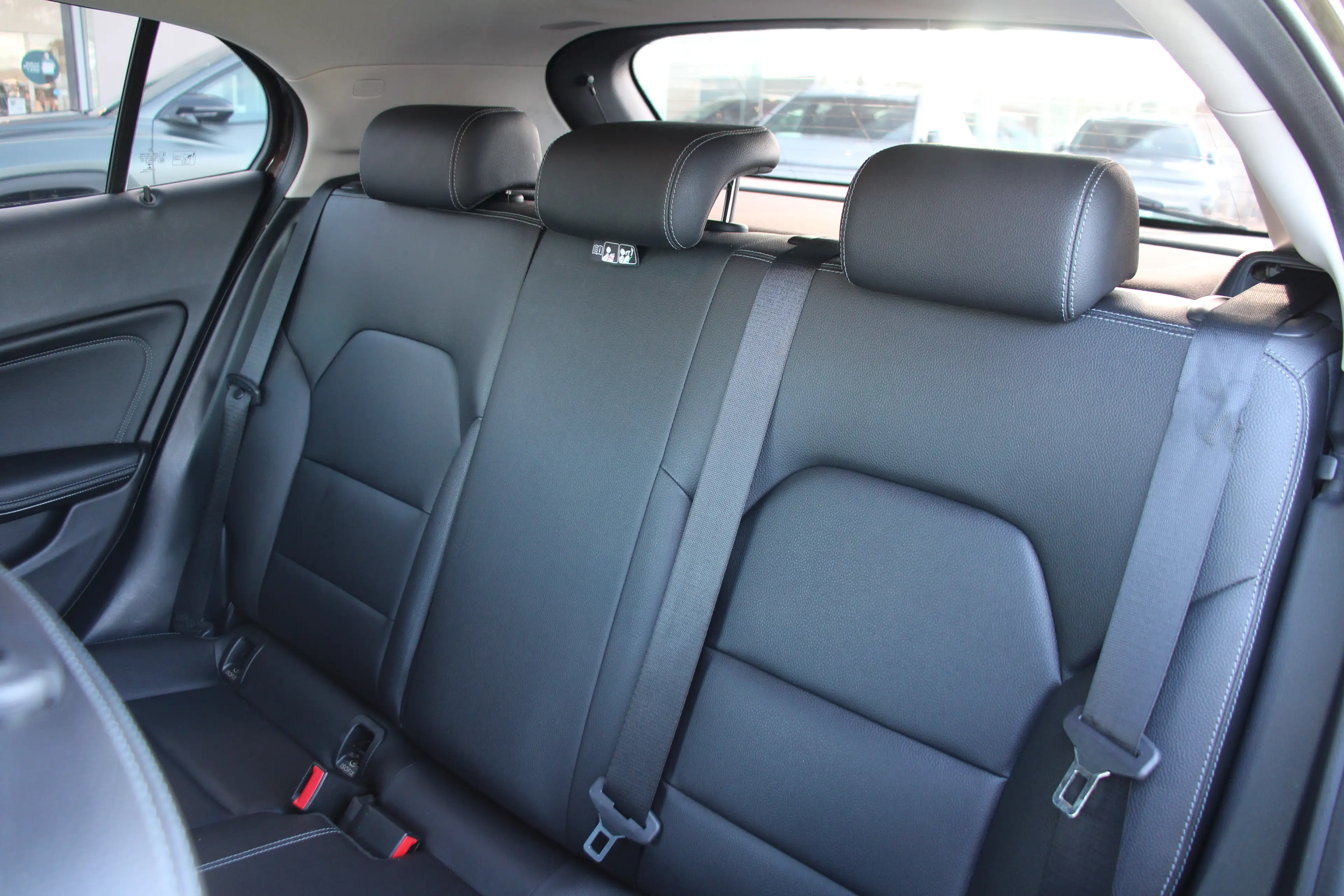 Mercedes-Benz GLA 180 180D Automaat *LEDER*CAM*NAVI* — photo 14