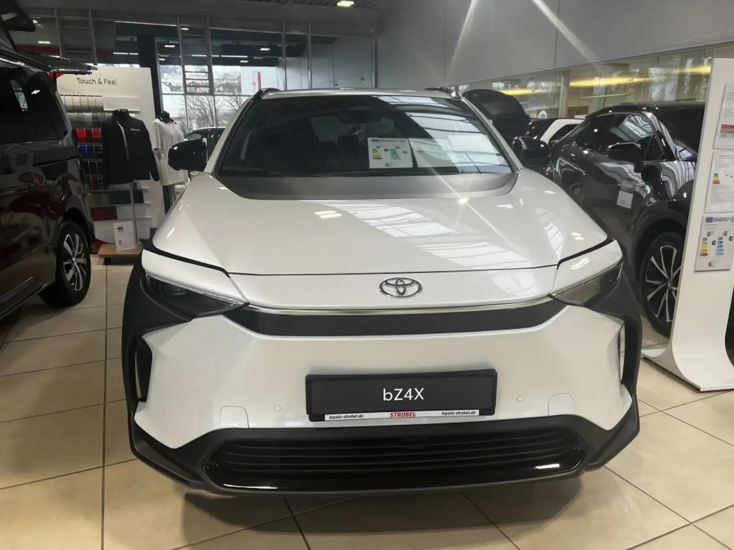 Toyota bZ4X Comfort Weiß - 2