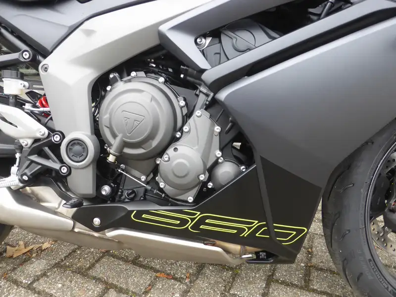 Triumph Daytona 660 - foto 3