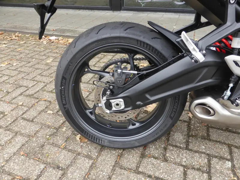 Triumph Daytona 660 - foto 2