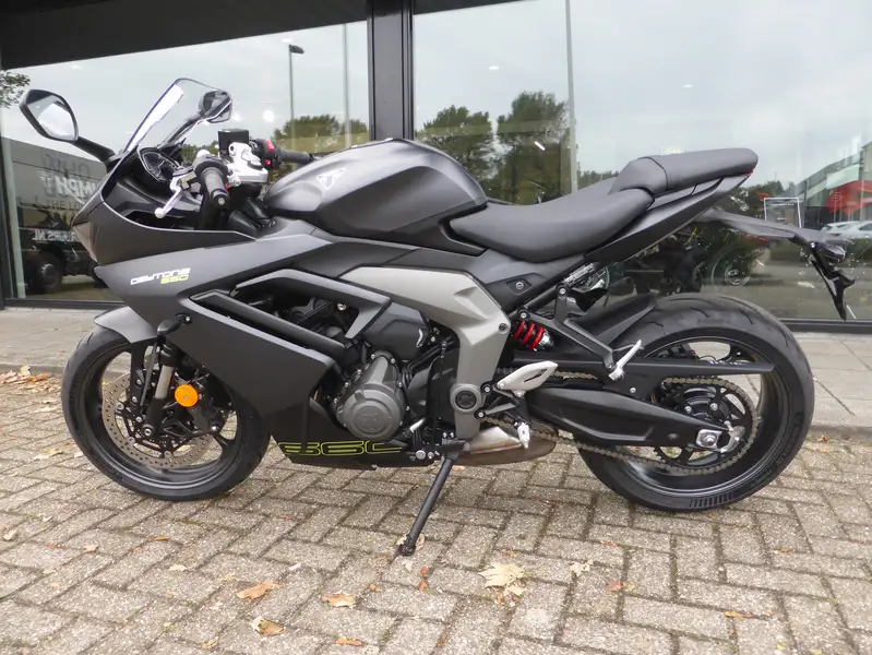 Triumph Daytona 660 - foto 6