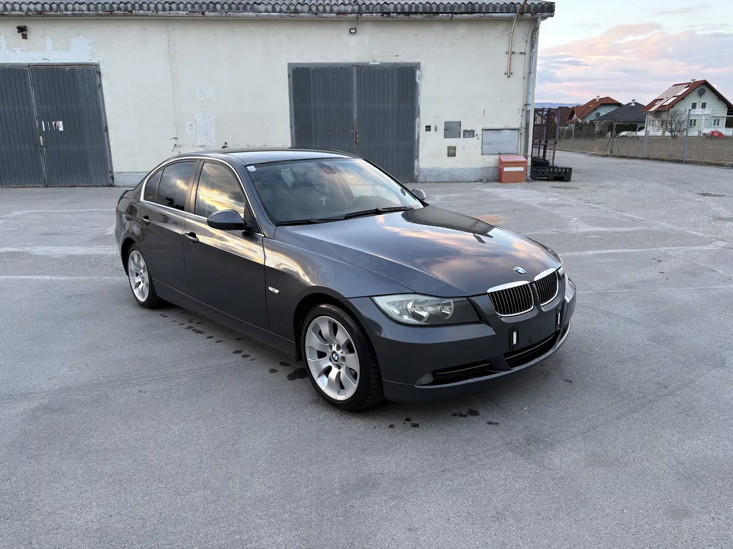 BMW 330 330d Österreich-Paket Aut. - 1