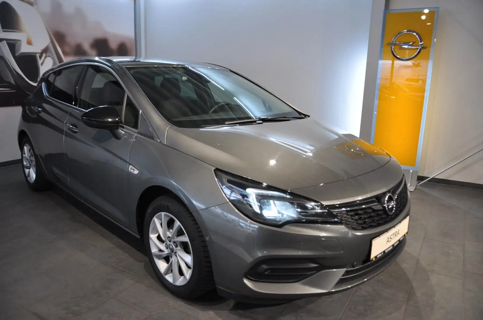 Opel Astra K Lim. 5-trg. Elegance +NAVI+KAMERA+SHZ Grigio - 1