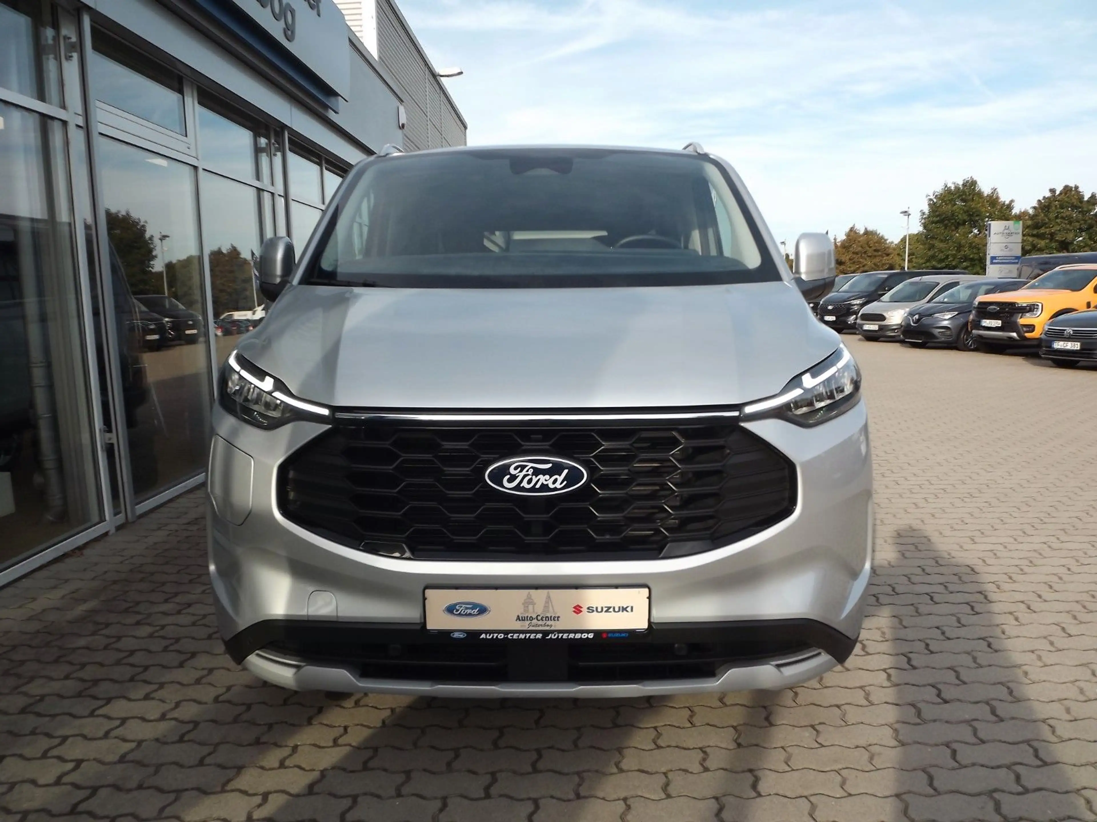 Ford Tourneo Custom Bus Plug-in Hybrid 340 L2 Tourneo — photo 3