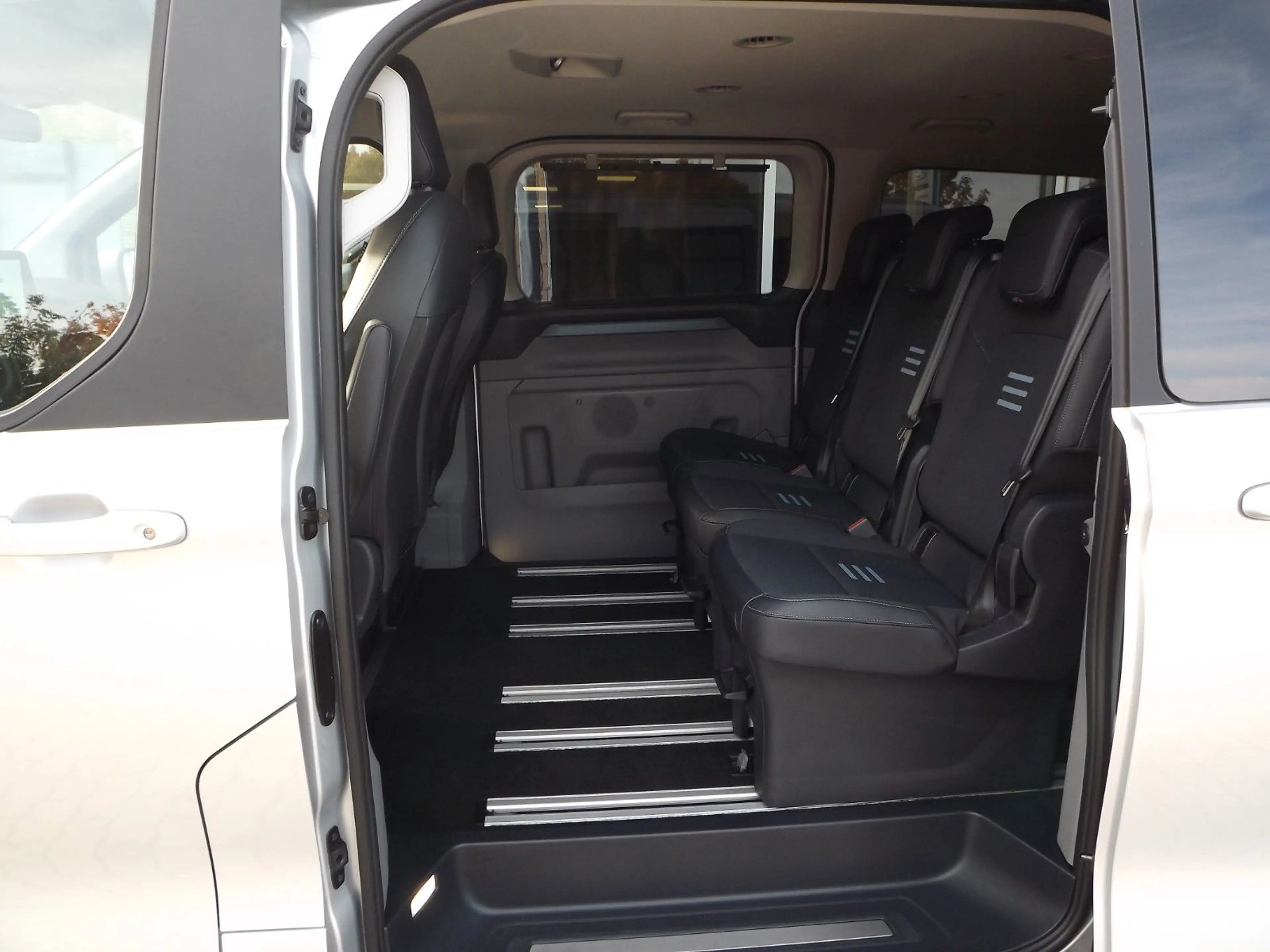 Ford Tourneo Custom Bus Plug-in Hybrid 340 L2 Tourneo — photo 10