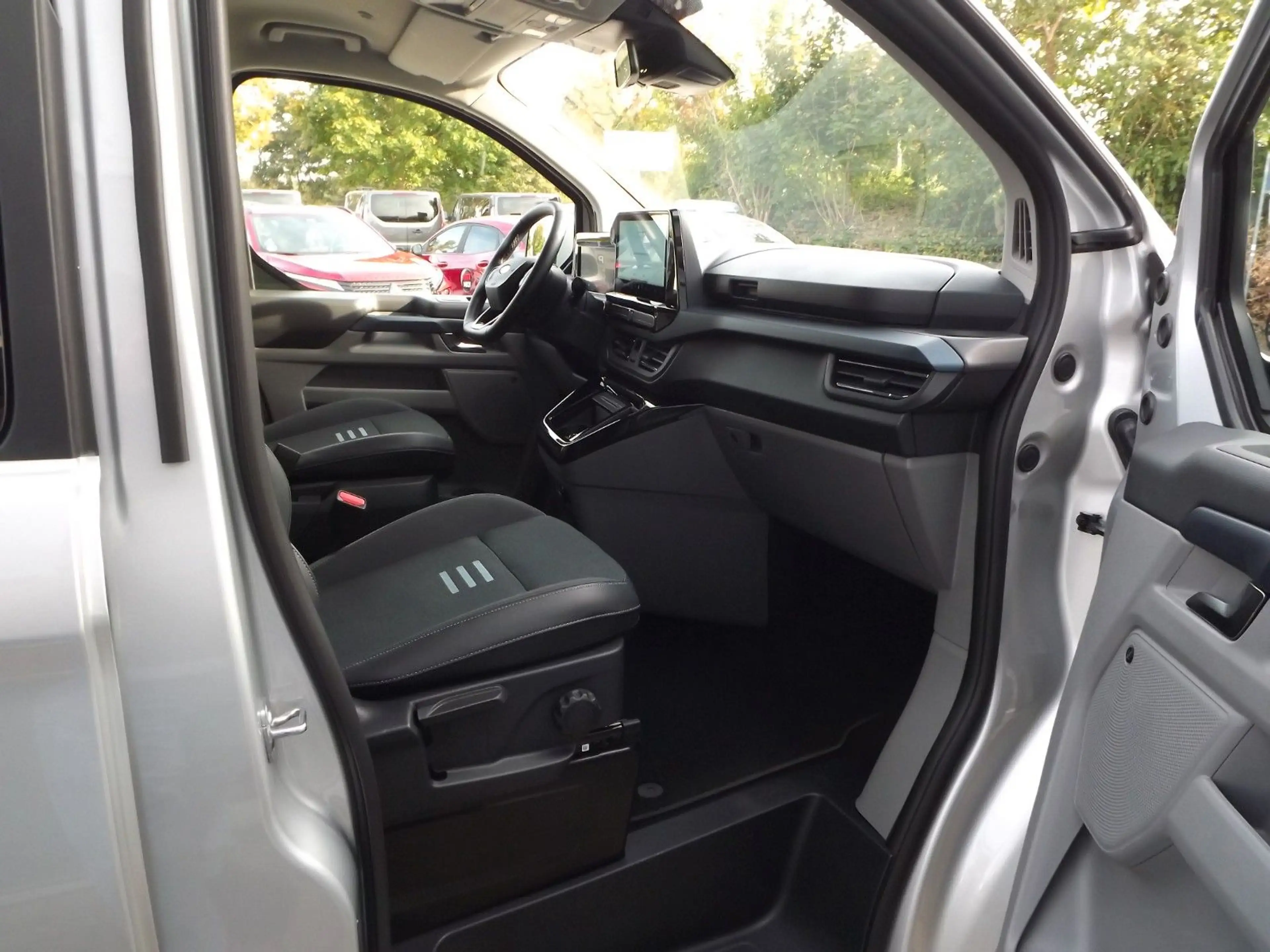 Ford Tourneo Custom Bus Plug-in Hybrid 340 L2 Tourneo — photo 15