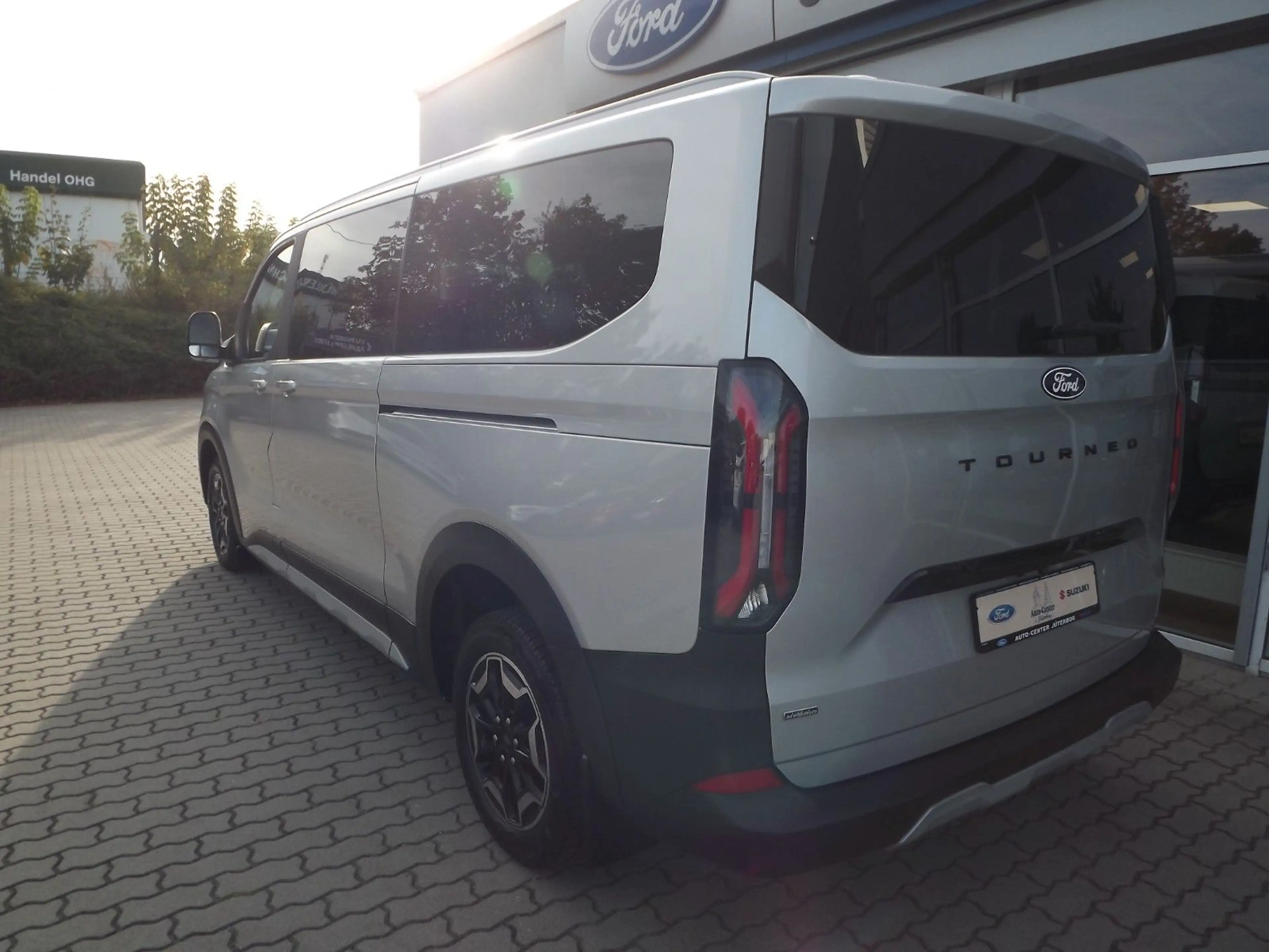 Ford Tourneo Custom Bus Plug-in Hybrid 340 L2 Tourneo — photo 7
