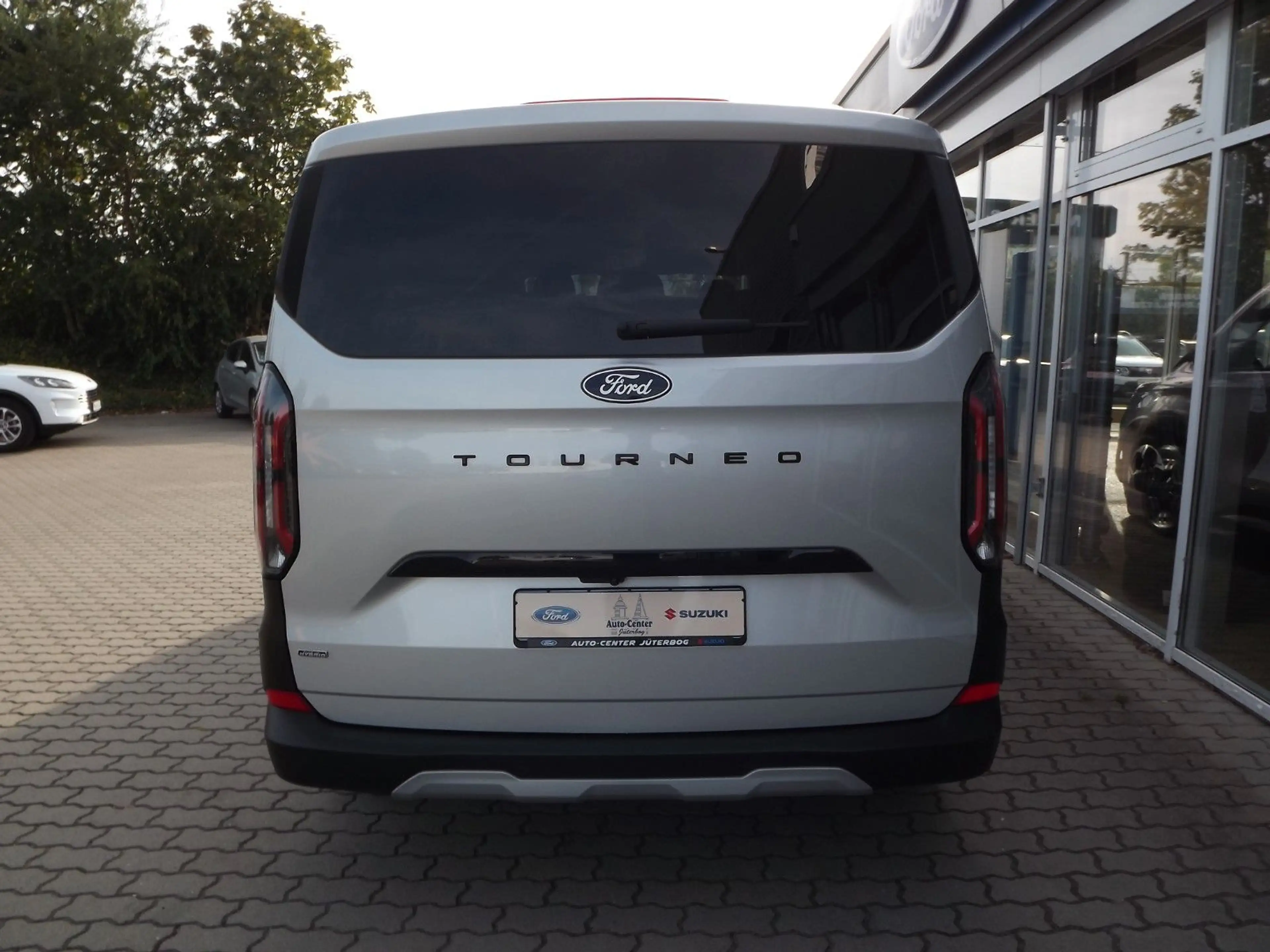 Ford Tourneo Custom Bus Plug-in Hybrid 340 L2 Tourneo — photo 6